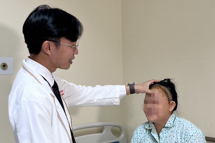 Người phụ nữ ở TPHCM bỗng cứng cổ, liên tục nôn ói nguy kịch khi đi vệ sinh