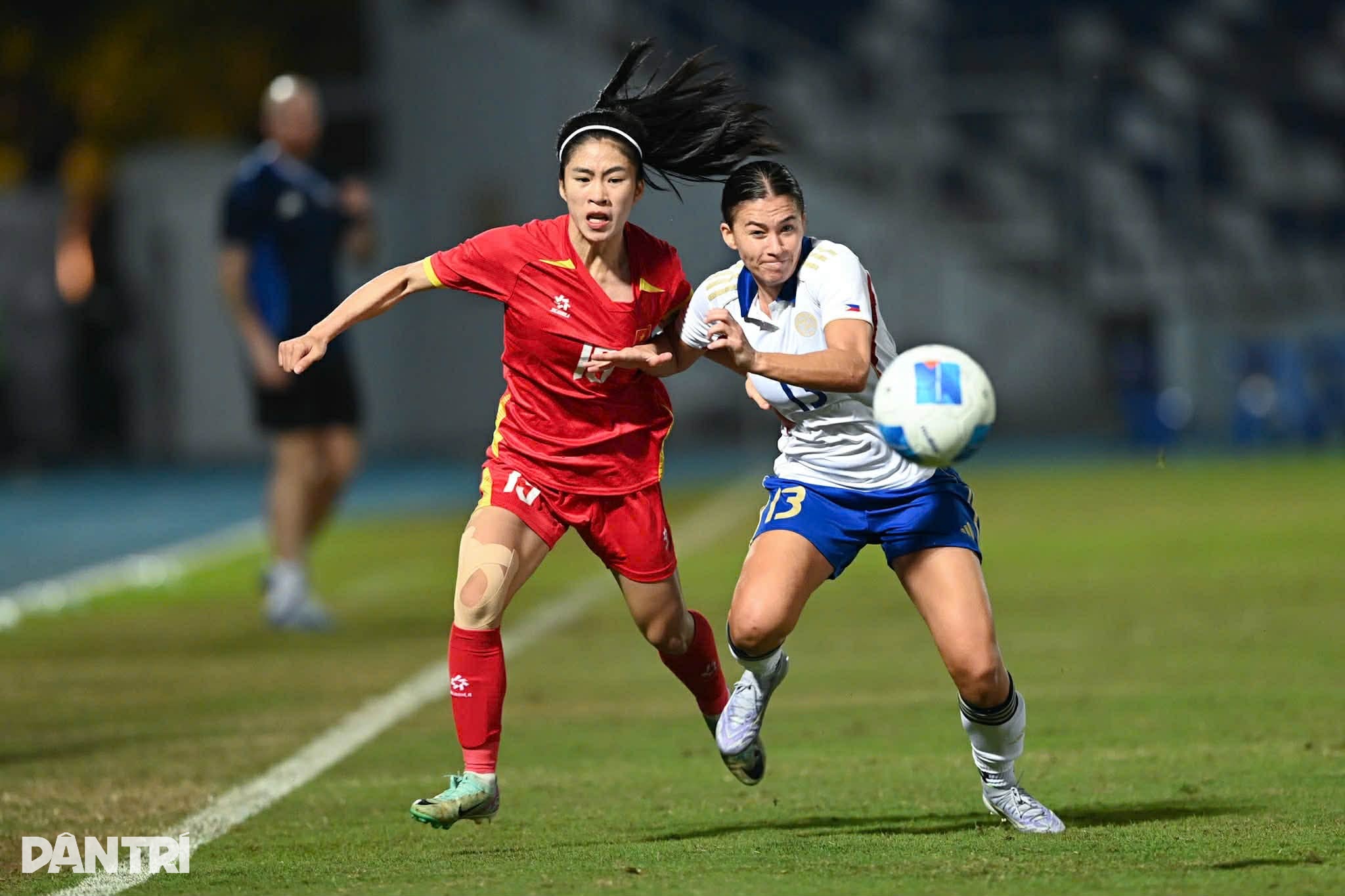 Đội tuyển nữ Việt Nam từng thoát hiểm sau khi thua Philippines ở SEA Games