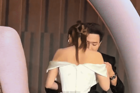 Ninh Dương Lan Ngọc đi lại khó khăn, nhan sắc gây chú ý