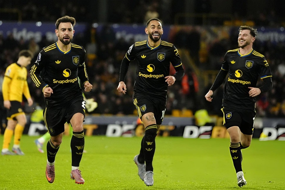 Man Utd nghiền nát Wolves, áp sát top 4 Ngoại hạng Anh