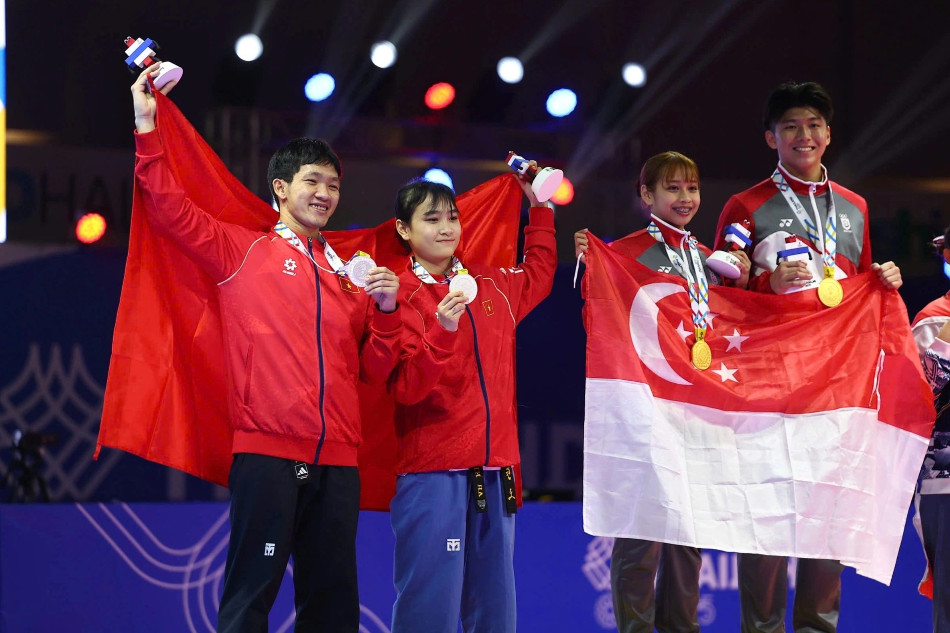 Nhật ký SEA Games 33 ngày 10/12: Việt Nam chờ đợi tấm HCV đầu tiên