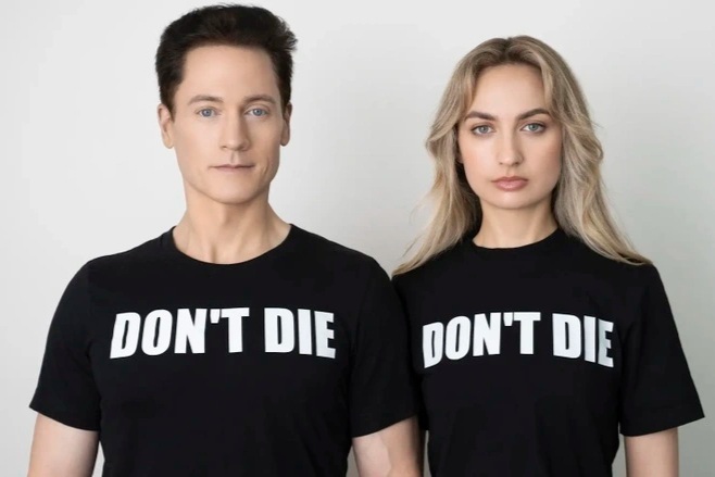 Triệu phú chi 2 triệu USD/năm để "chống già" công khai bạn gái kém 21 tuổi