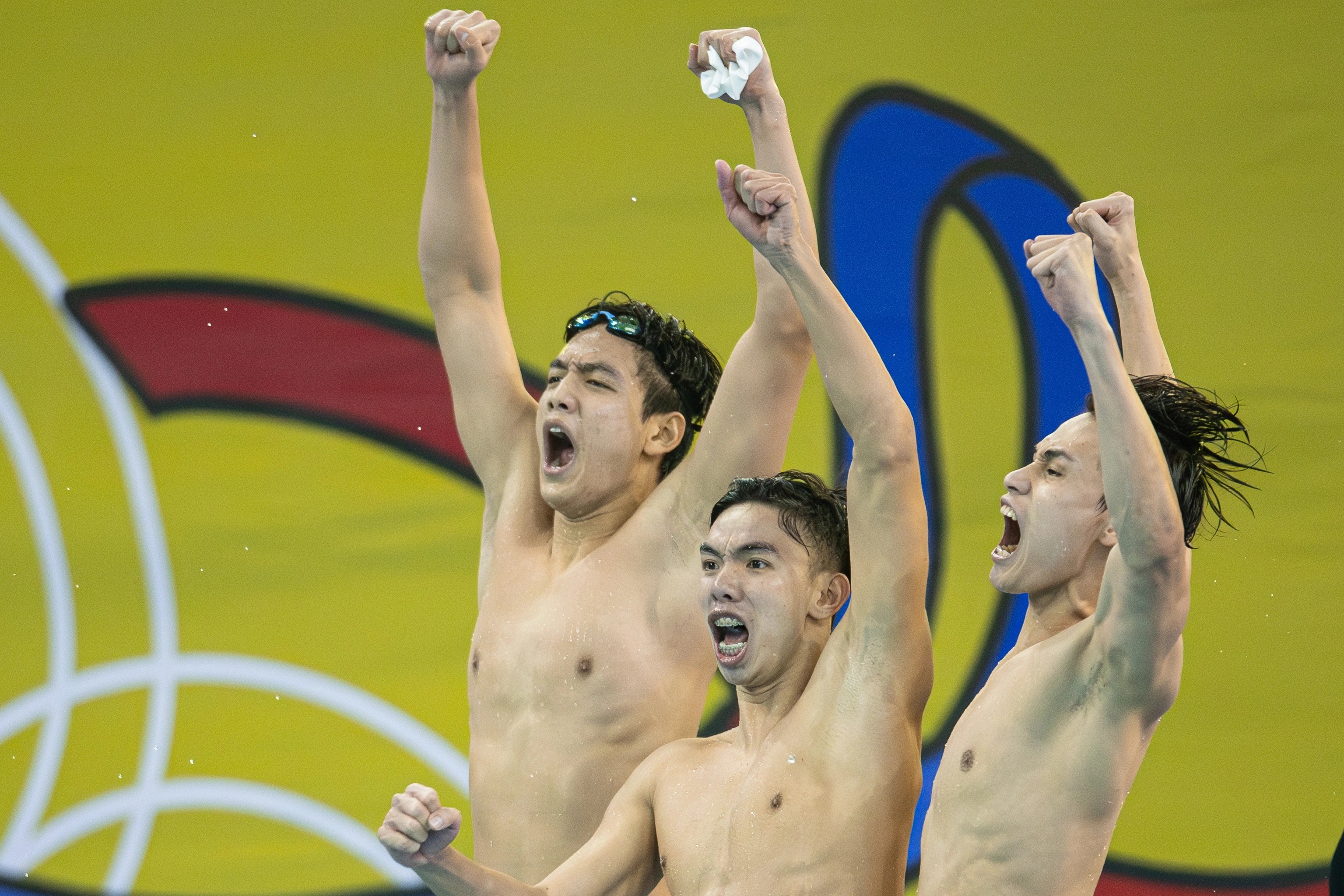 Kình ngư Việt Nam bùng nổ cảm xúc khi lập "hat-trick" HCV SEA Games