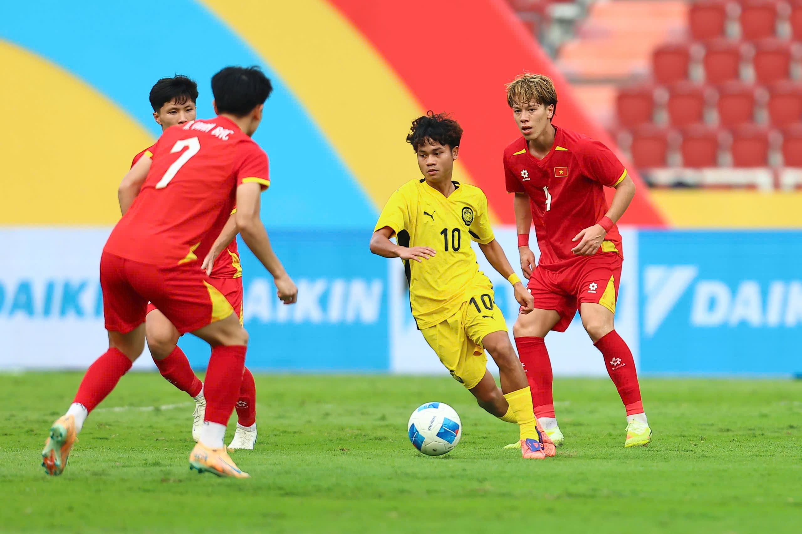 CĐV Malaysia nói điều cay đắng sau thất bại của đội nhà trước U22 Việt Nam