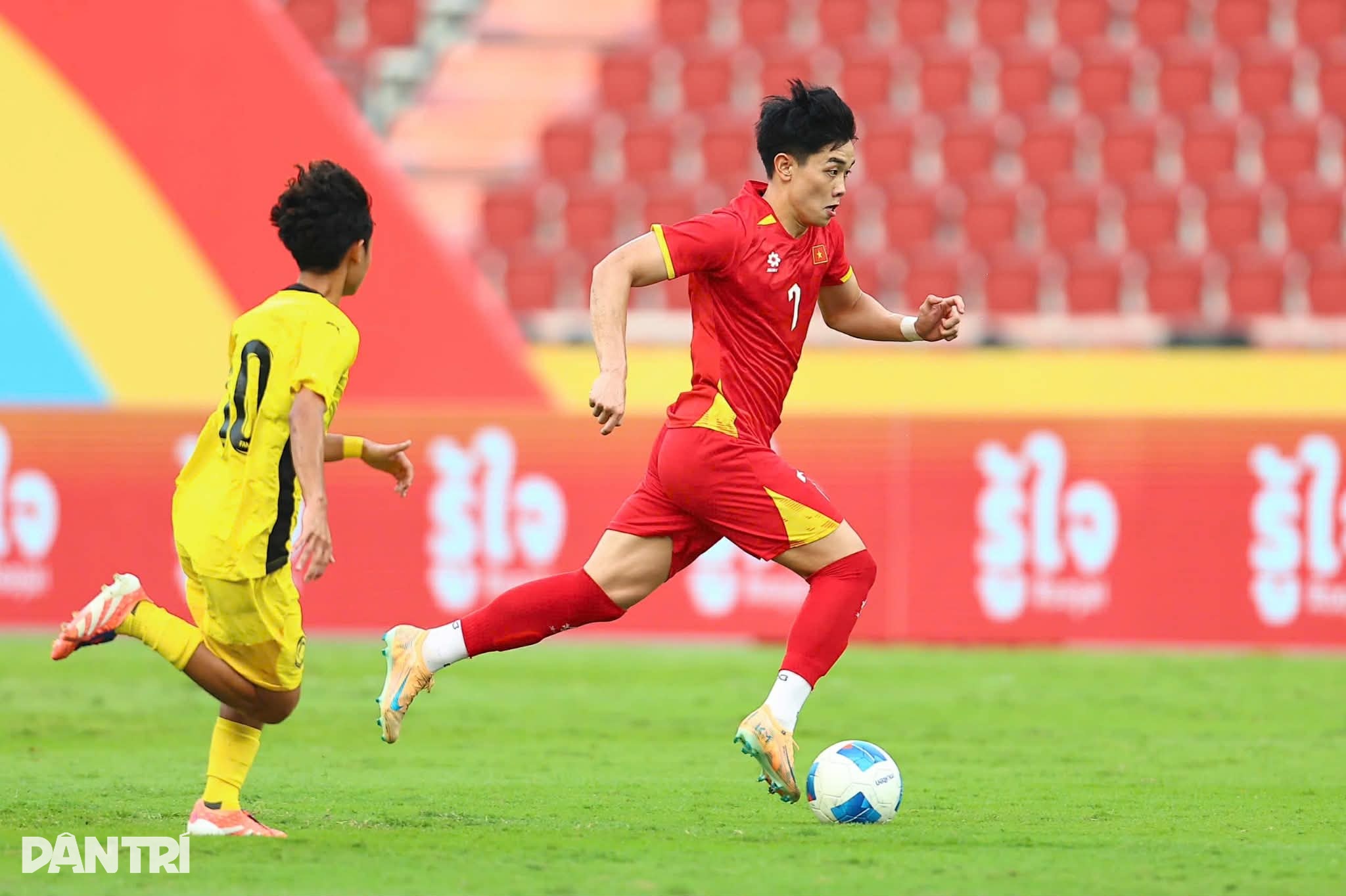 Đình Bắc được vinh danh, hé lộ bí quyết đánh bại U22 Malaysia