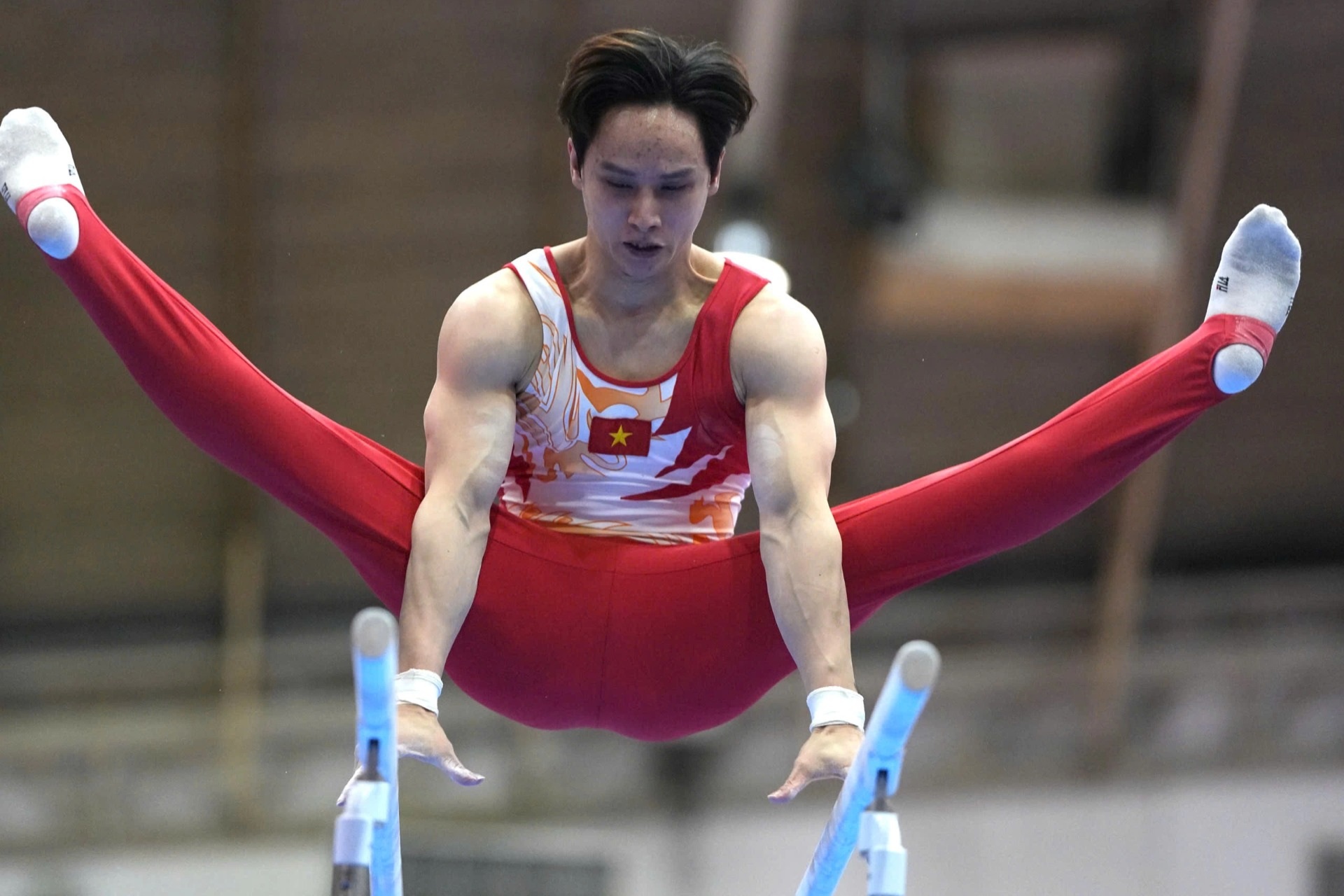 Nhật ký SEA Games 33 ngày 12/12: Đinh Phương Thành giành HCV xà kép