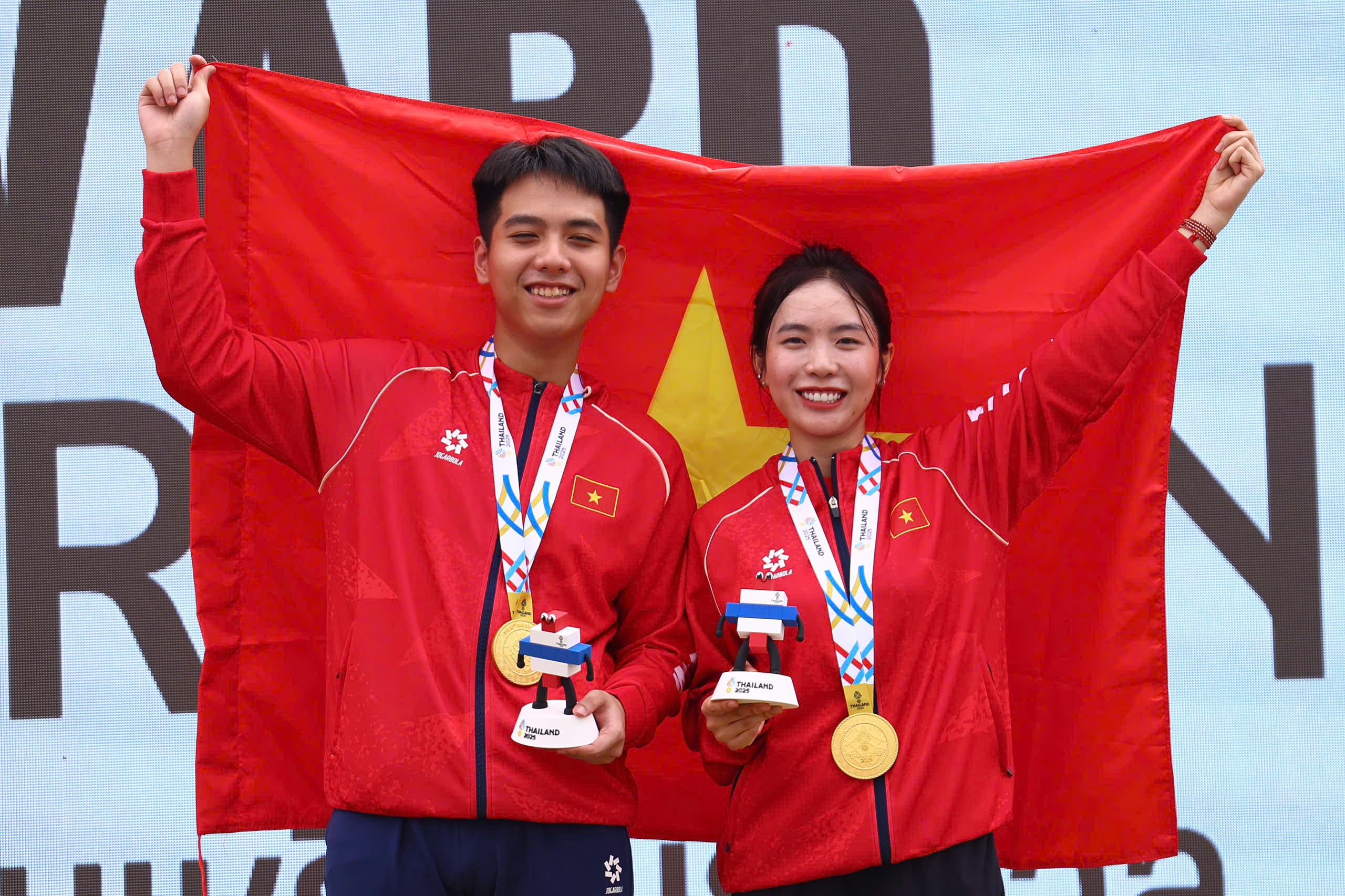 Nhật ký SEA Games 33 ngày 12/12: Bắn súng, canoeing giành HCV
