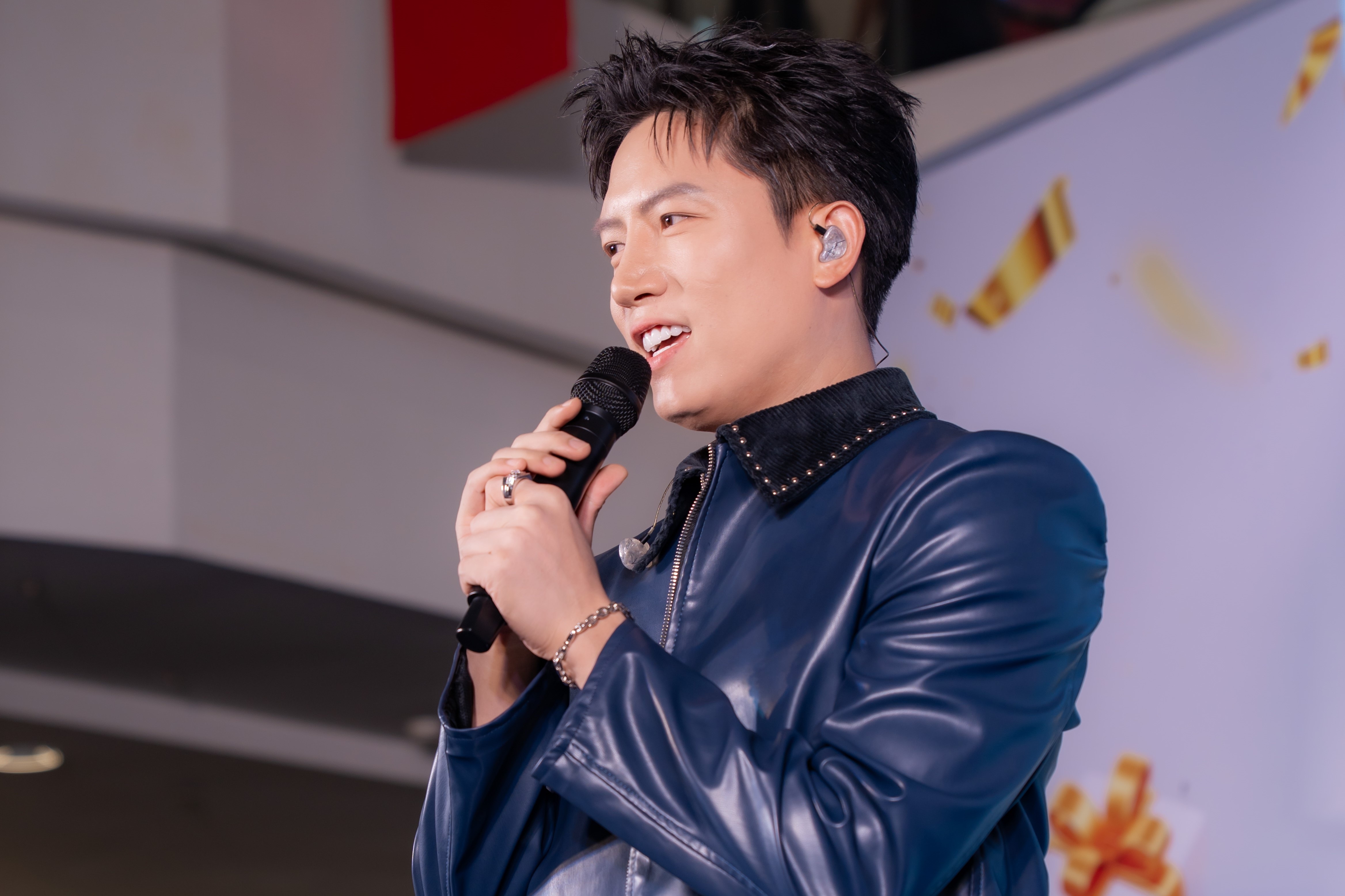 Anh Tú, Bùi Công Nam khuấy động chương trình ưu đãi tại chuỗi tọa độ PNJ