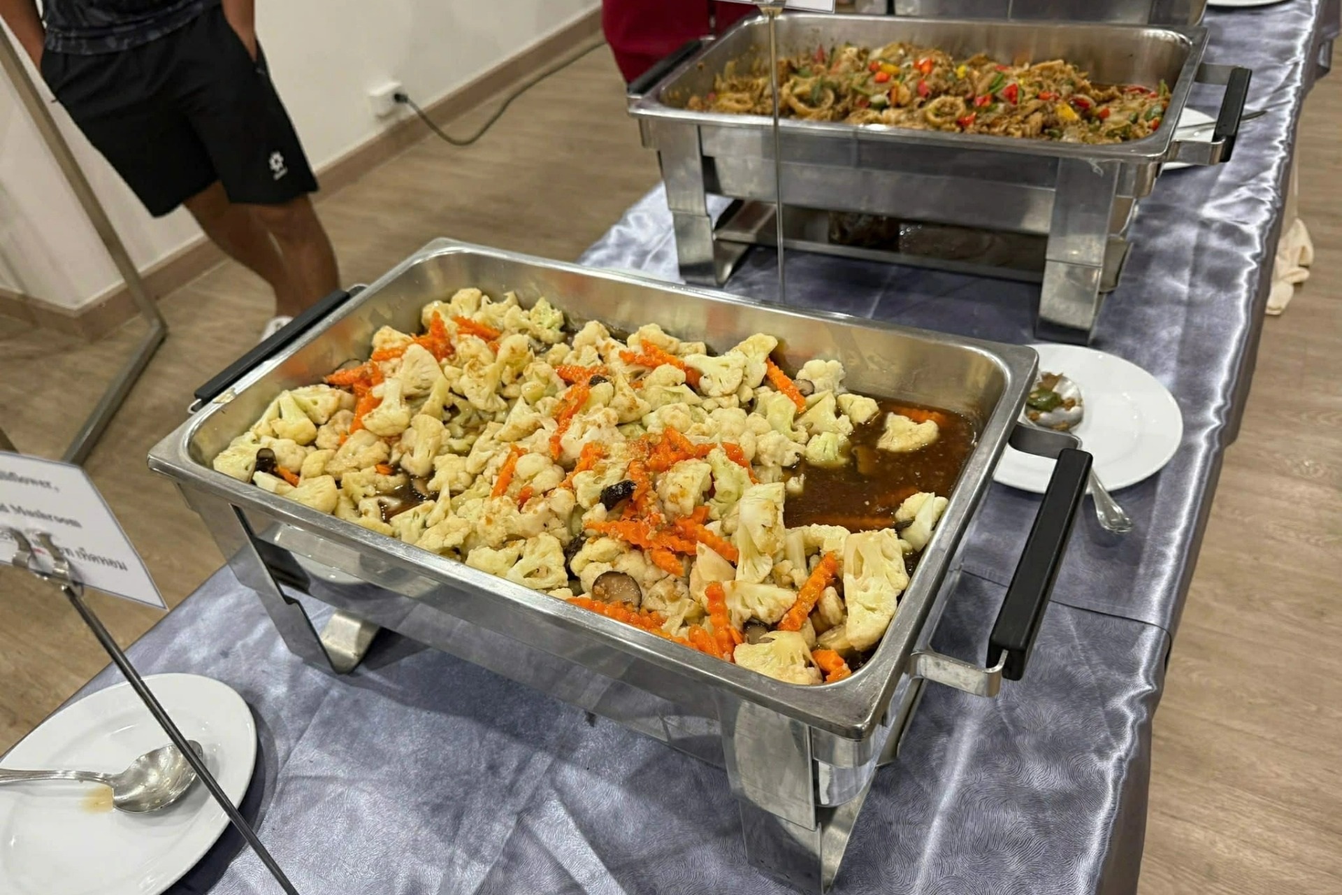 Cận cảnh bữa ăn của VĐV Việt Nam ở SEA Games: Nhập gia tùy tục