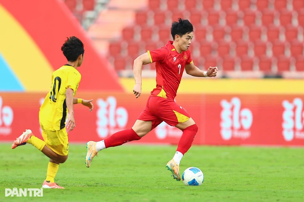 Chuyên gia Indonesia bất ngờ "trách móc" U22 Việt Nam khi đội nhà bị loại