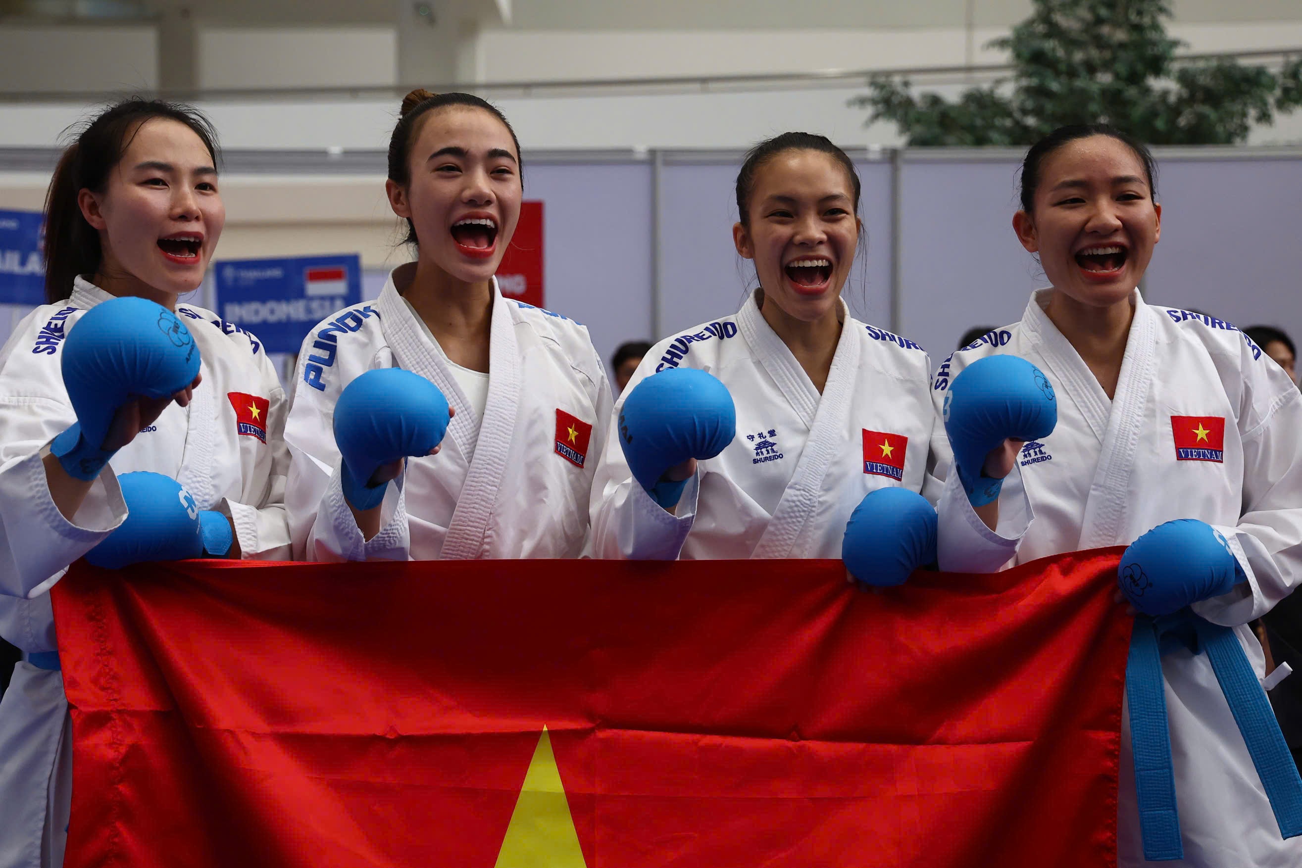 Nhật ký SEA Games 33 ngày 14/12: Karate thắng Thái Lan, giành HCV