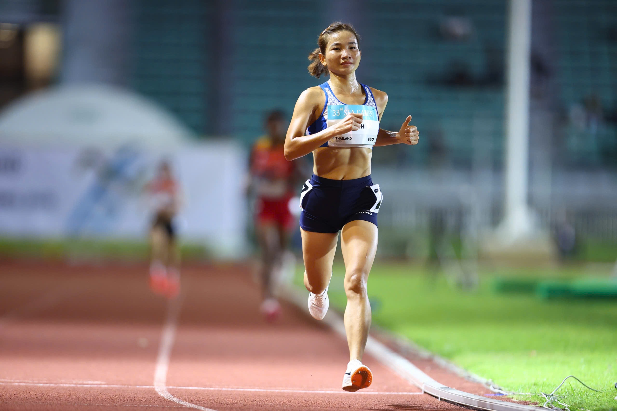 Nhật ký SEA Games 33 ngày 15/12: Điền kinh lập hat-trick HCV