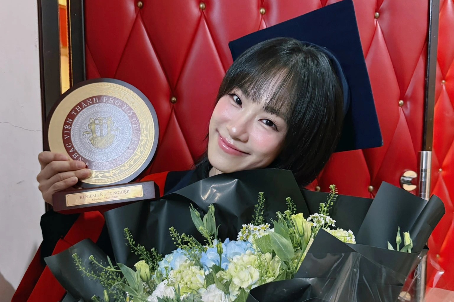 Lương Bích Hữu tốt nghiệp đại học ở tuổi 41, nhan sắc "lão hóa ngược"