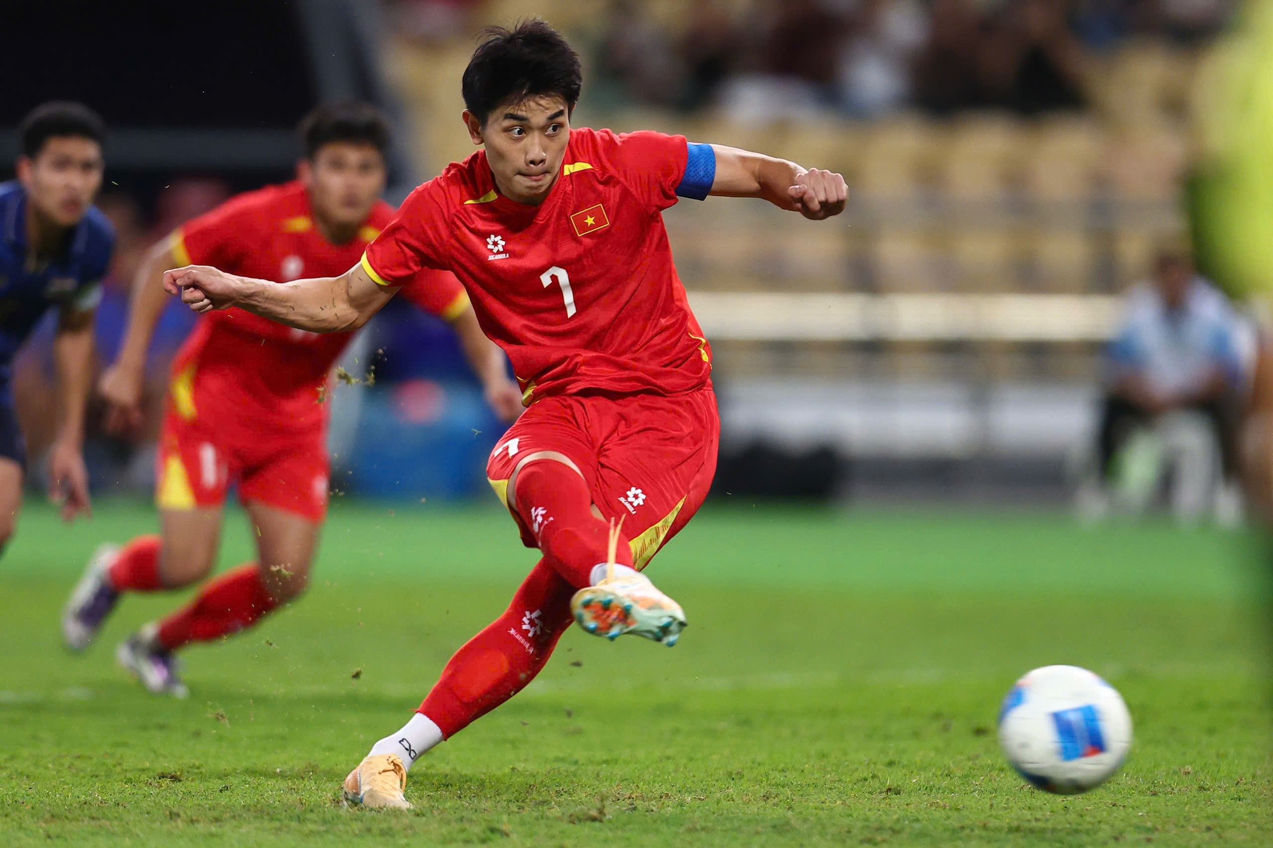 Lễ trao giải Quả bóng vàng Việt Nam 2025: Đình Bắc sẽ chiến thắng?