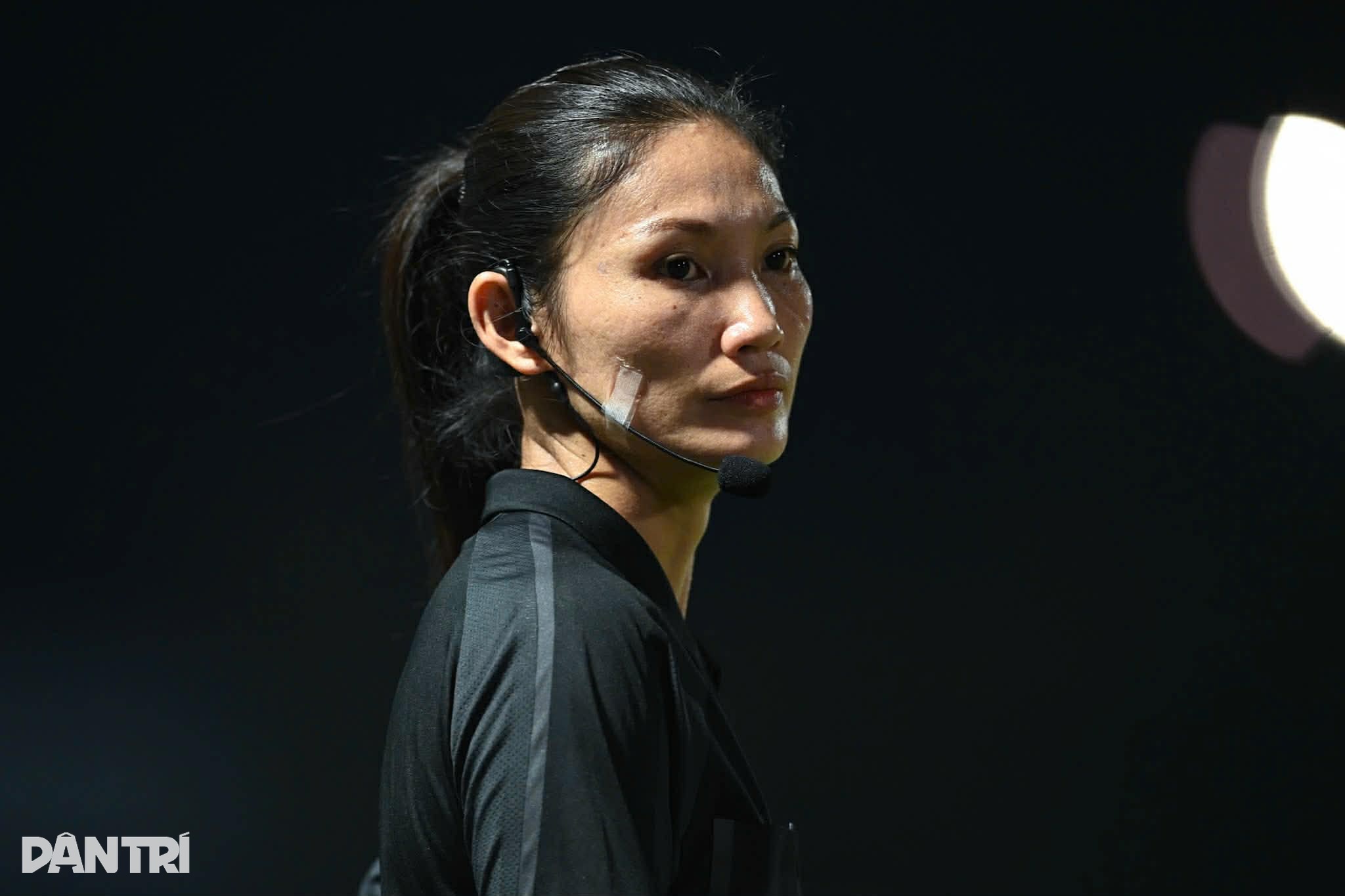 Trọng tài tước bàn thắng của tuyển nữ Việt Nam được phong cấp FIFA