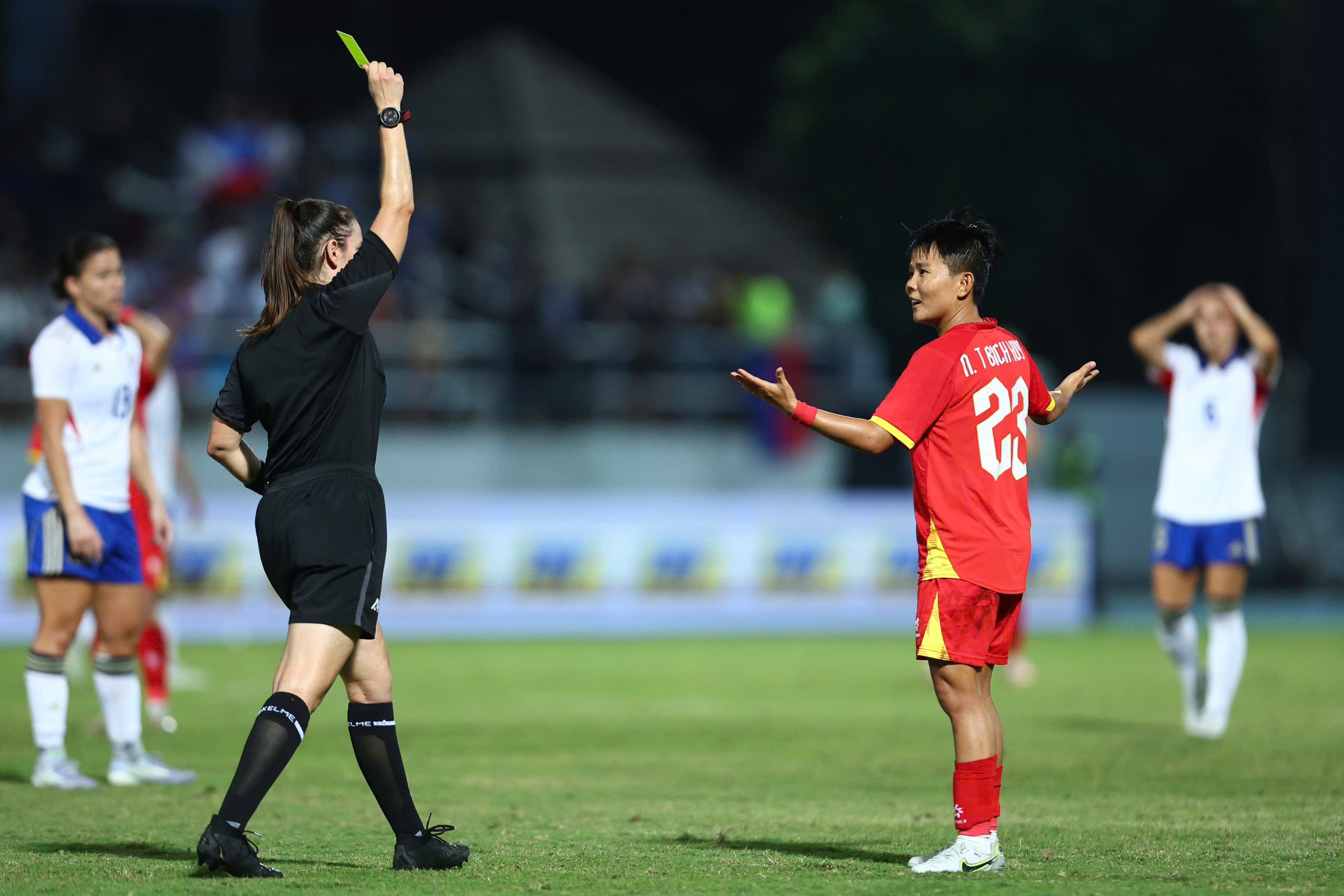 Trọng tài đồng hương với HLV Philippines có thổi ép tuyển nữ Việt Nam?