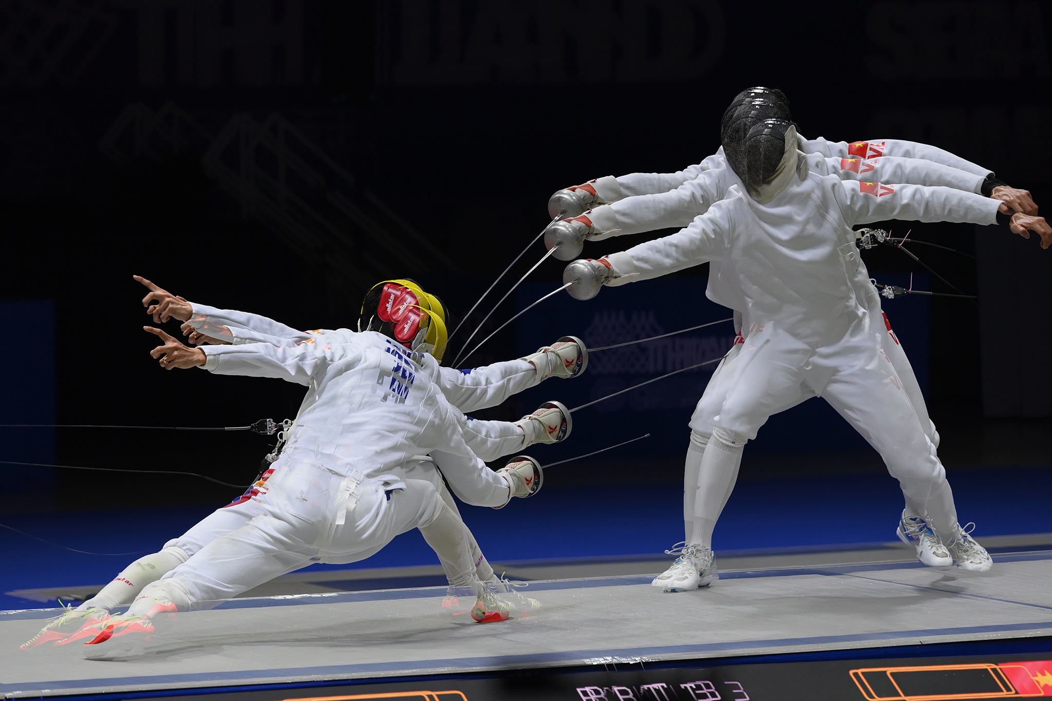 Mãn nhãn hình ảnh thi đấu giành 3 HCV của đấu kiếm Việt Nam ở SEA Games 33