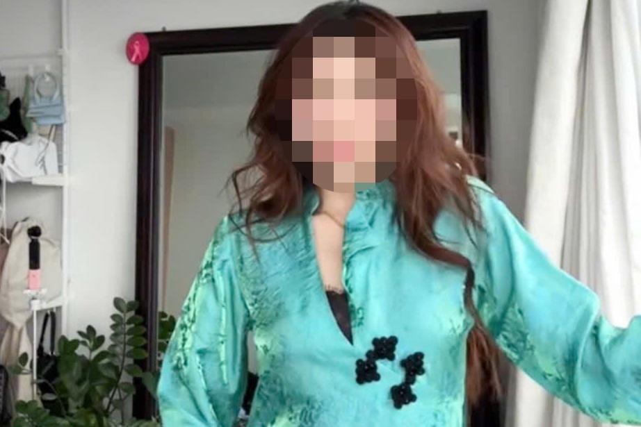 Mẫu áo dài xẻ ngực gây tranh cãi, nhãn hàng ở TPHCM thu hồi sản phẩm