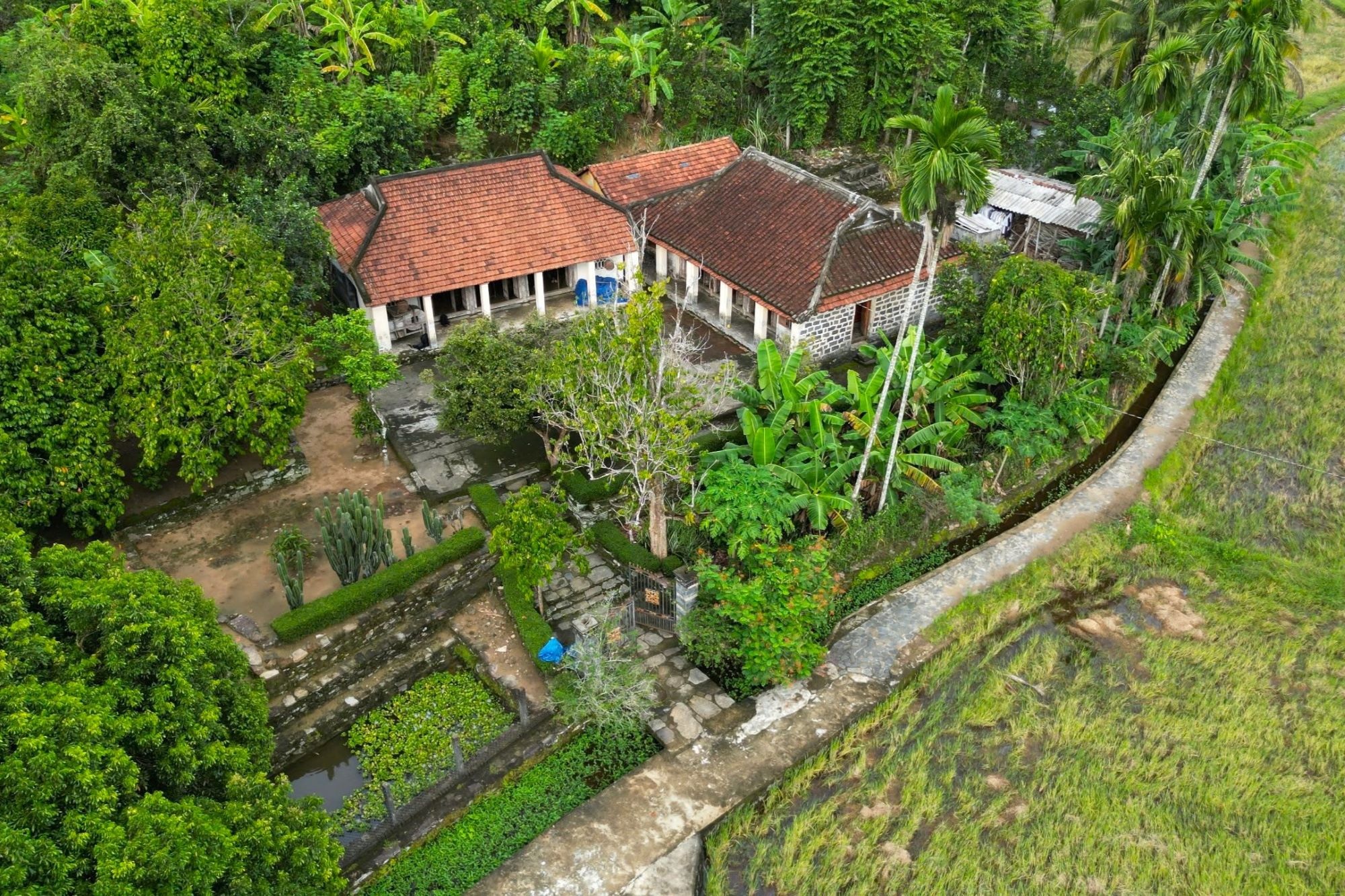 Dạo quanh làng cổ được ví là đẹp nhất Việt Nam