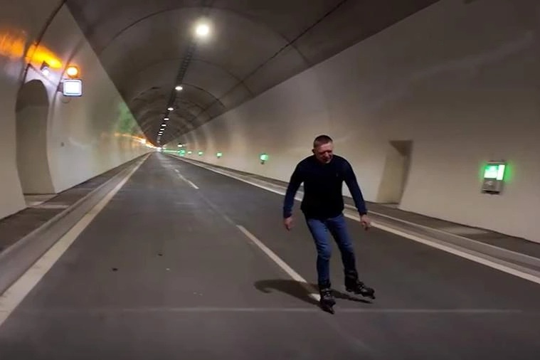 Thủ tướng Slovakia trượt patin xuyên đường hầm hơn 7km