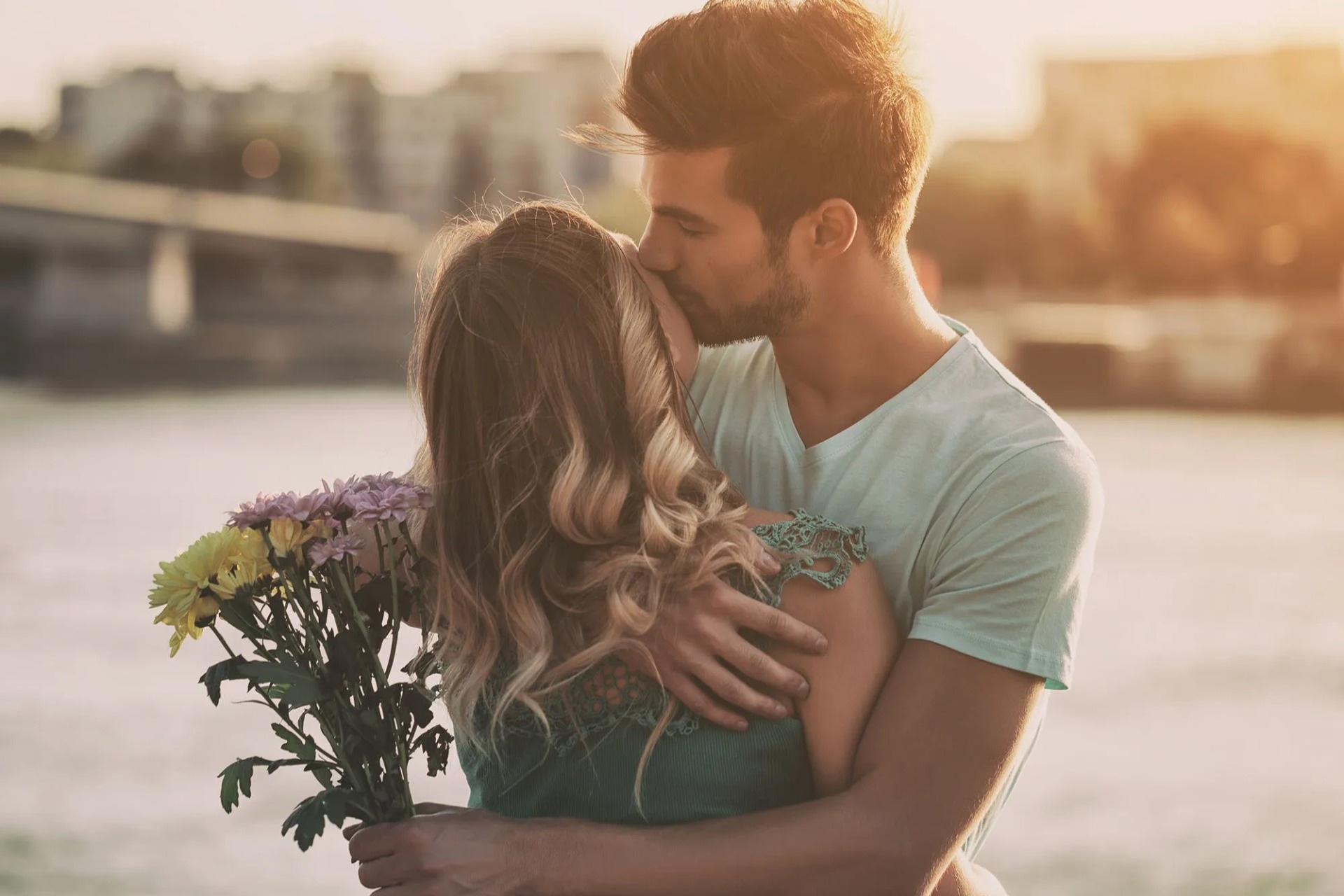 Sa vào lưới tình của doanh nhân trên mạng, người phụ nữ U50 nhận kết đắng