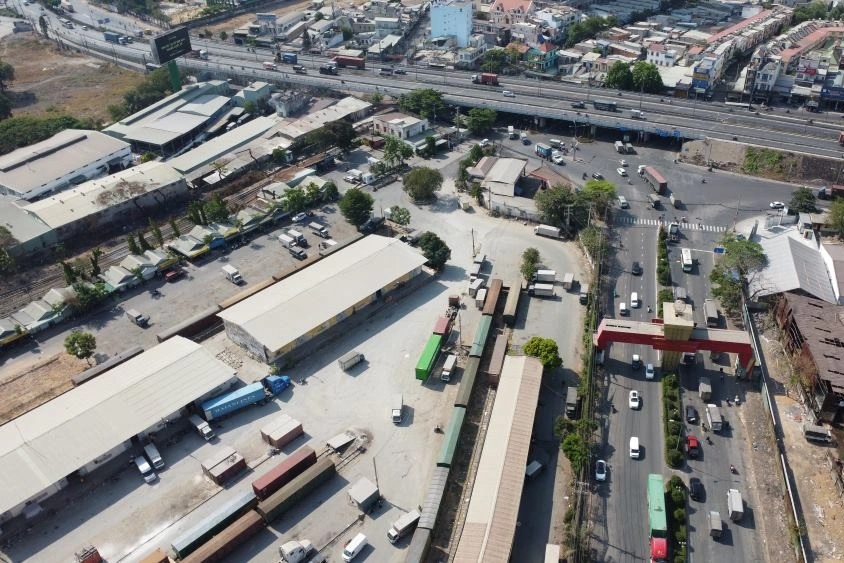 Vận động 19 hộ xây dựng trái phép rời khỏi khu đất Ga Sóng Thần ở TPHCM