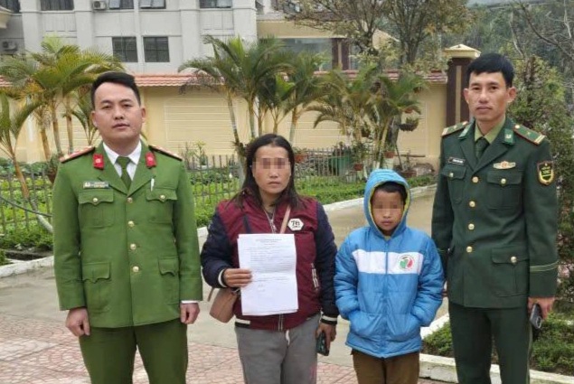 Hai cậu bé đi lạc nhiều ngày, "dạt" từ Lào sang Nghệ An