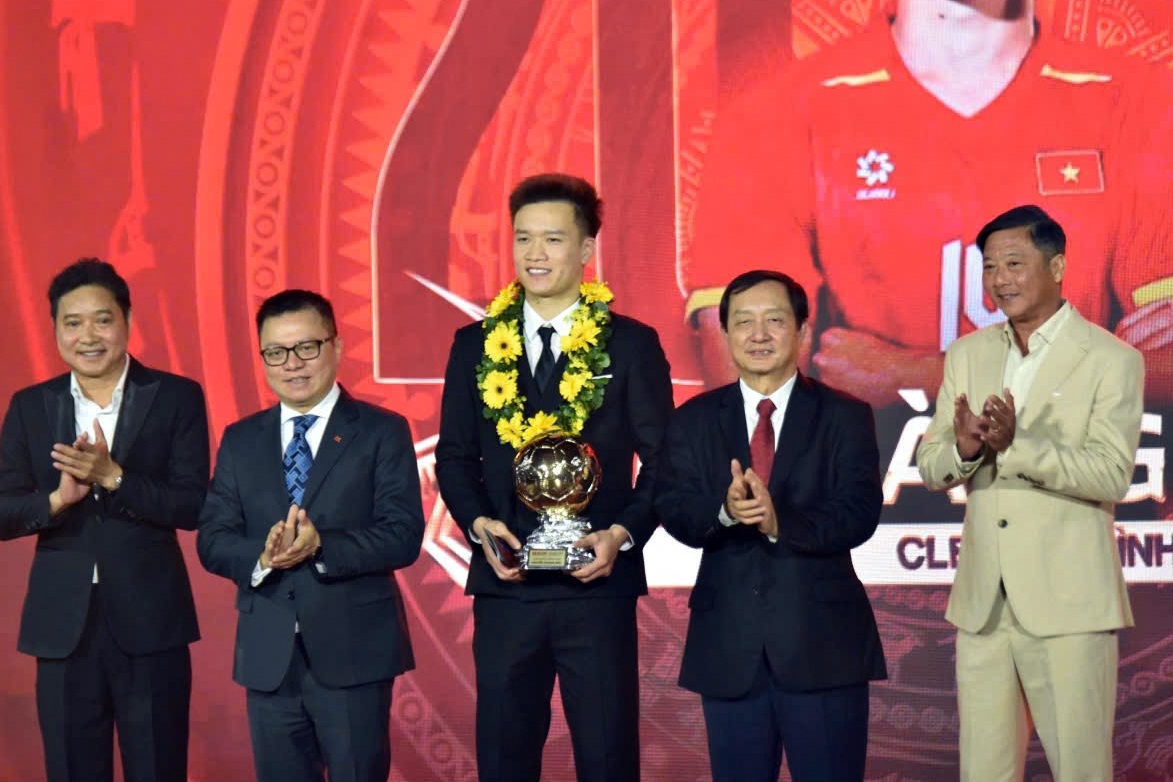 Nguyễn Hoàng Đức lần thứ 3 giành Quả bóng vàng Việt Nam