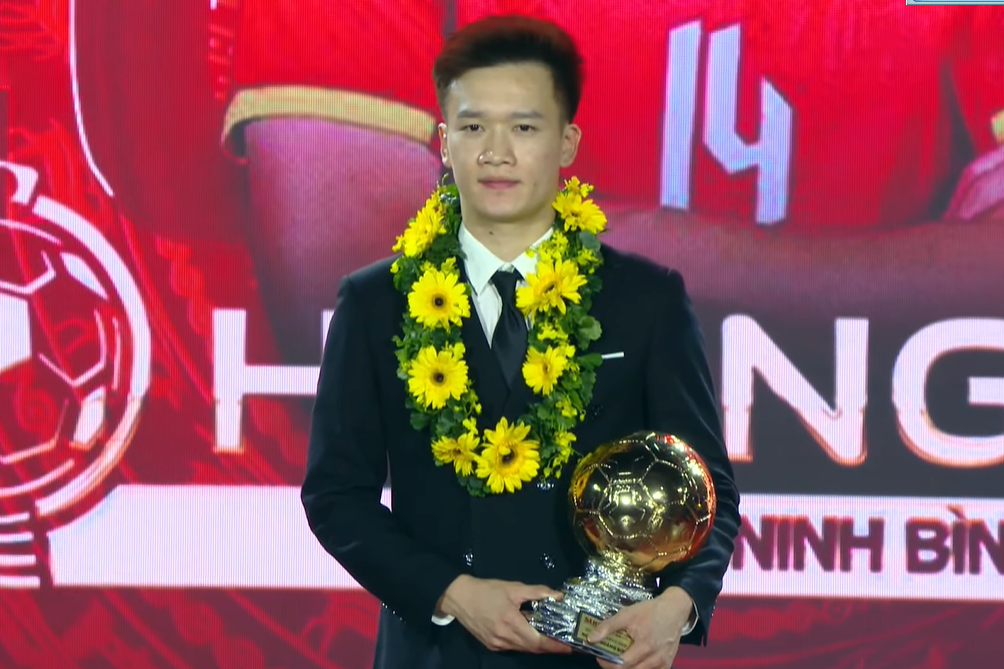 Nguyễn Hoàng Đức lần thứ 3 giành Quả bóng vàng Việt Nam
