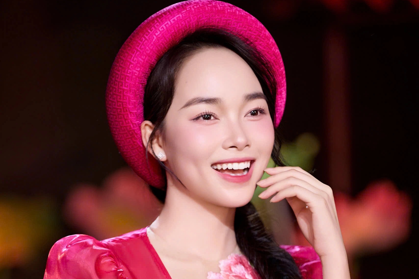 Quán quân "Tuyệt đỉnh song ca" Phương Thủy áp lực khi theo đuổi dân ca