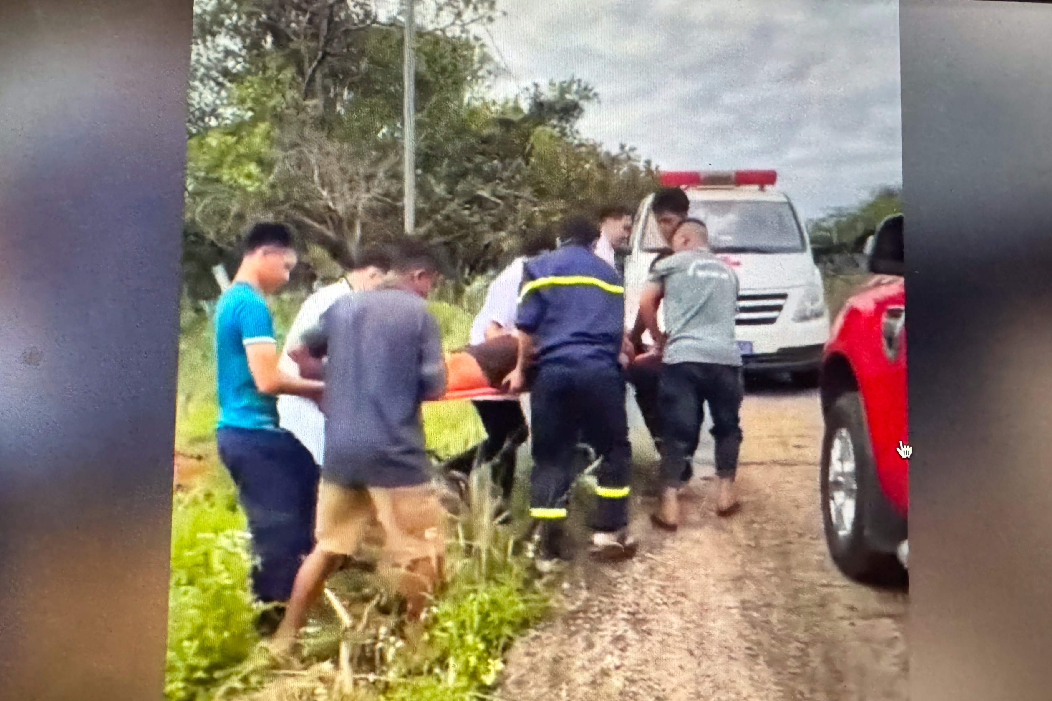 Công an Đồng Nai giải cứu nam thanh niên rơi xuống hố sâu 10m