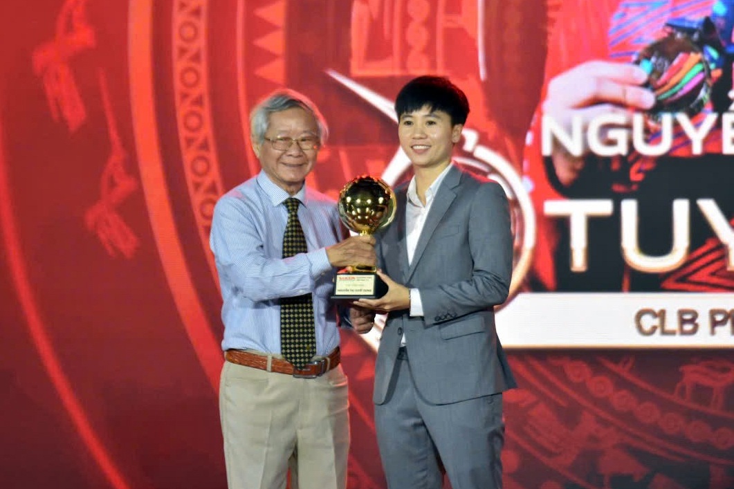 Lễ trao giải Quả bóng vàng Việt Nam 2025: Vinh danh Tuyết Dung