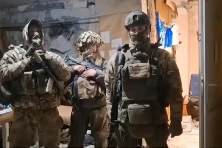 Nga đột kích sở chỉ huy Ukraine, tịch thu laptop, điện thoại đang mở khóa