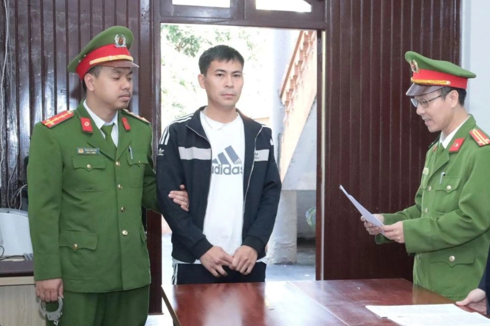 Sản xuất gần 4.000 can nước giặt, rửa chén "nước ngoài" tại Hưng Yên