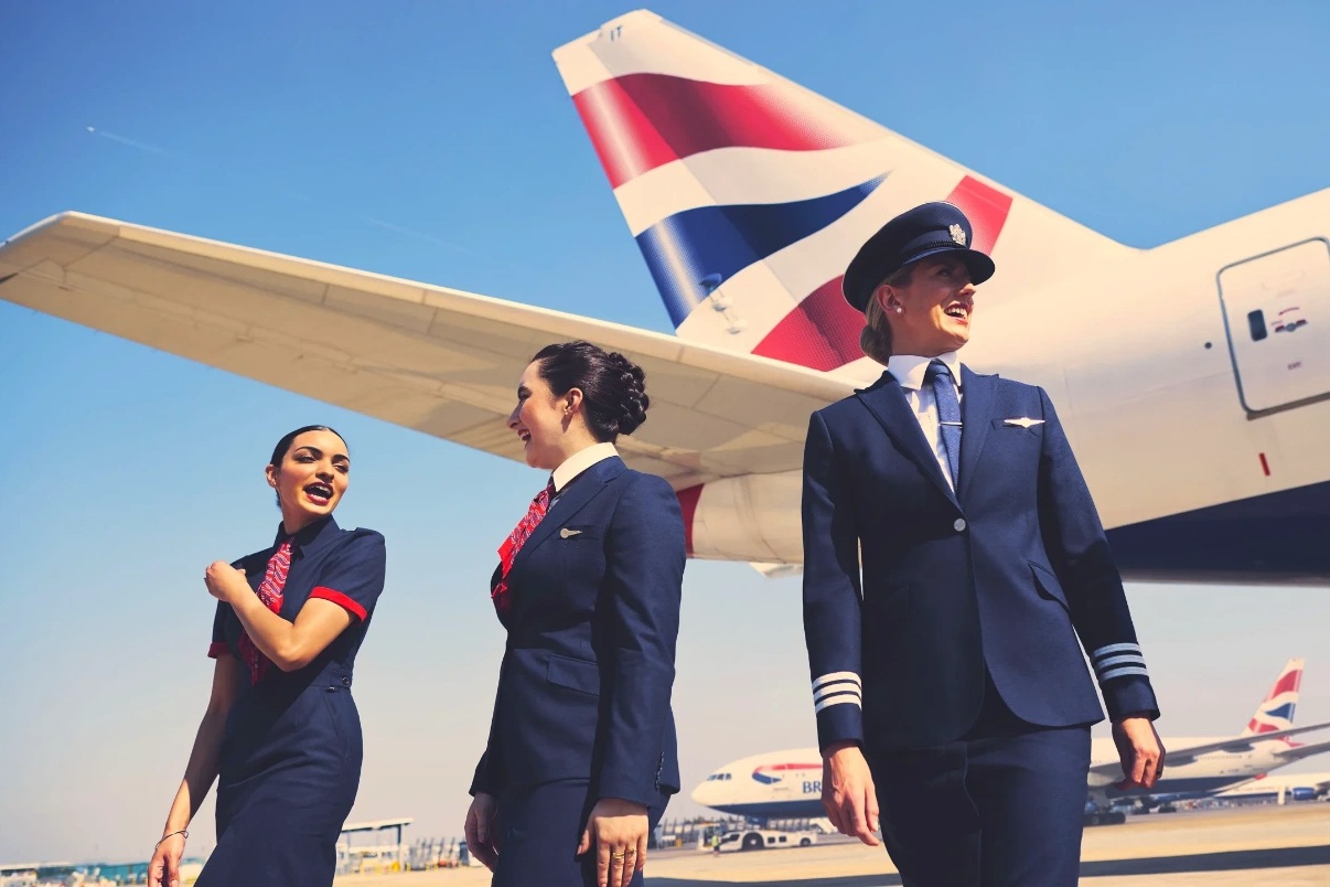 Máy bay hạ cánh, tiếp viên bị bắt khẩn cấp vì khỏa thân và dùng chất cấm