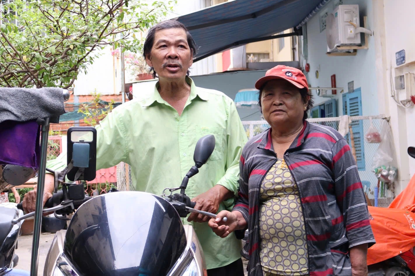 Gặp “tài xế chạy xe cũ bị hủy chuyến”, bất ngờ sự thật trái ngược hoàn toàn