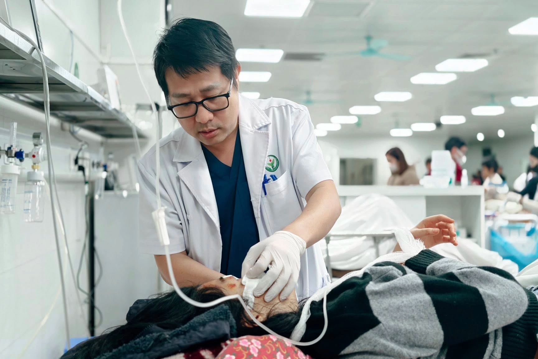 Vụ lật xe chở đoàn thiện nguyện: Nhiều bệnh nhân chuyển về Hà Nội