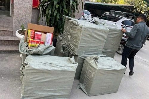 Liên tiếp phát hiện hàng trăm kiện pháo nổ trái phép