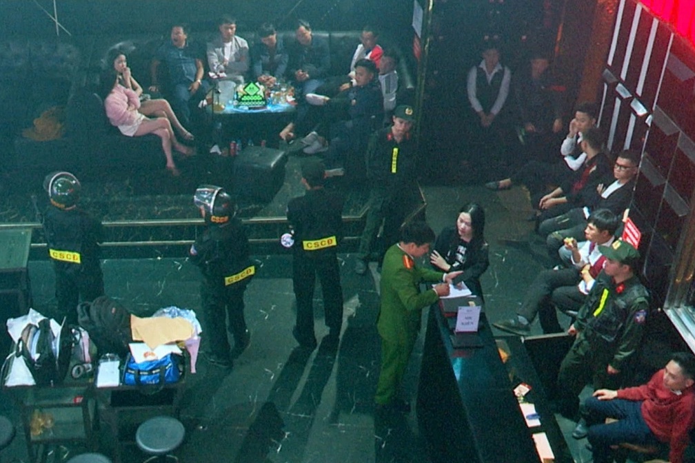 Kiểm tra 2 quán bar tại Ninh Bình, bắt giữ nhiều đối tượng sử dụng ma túy