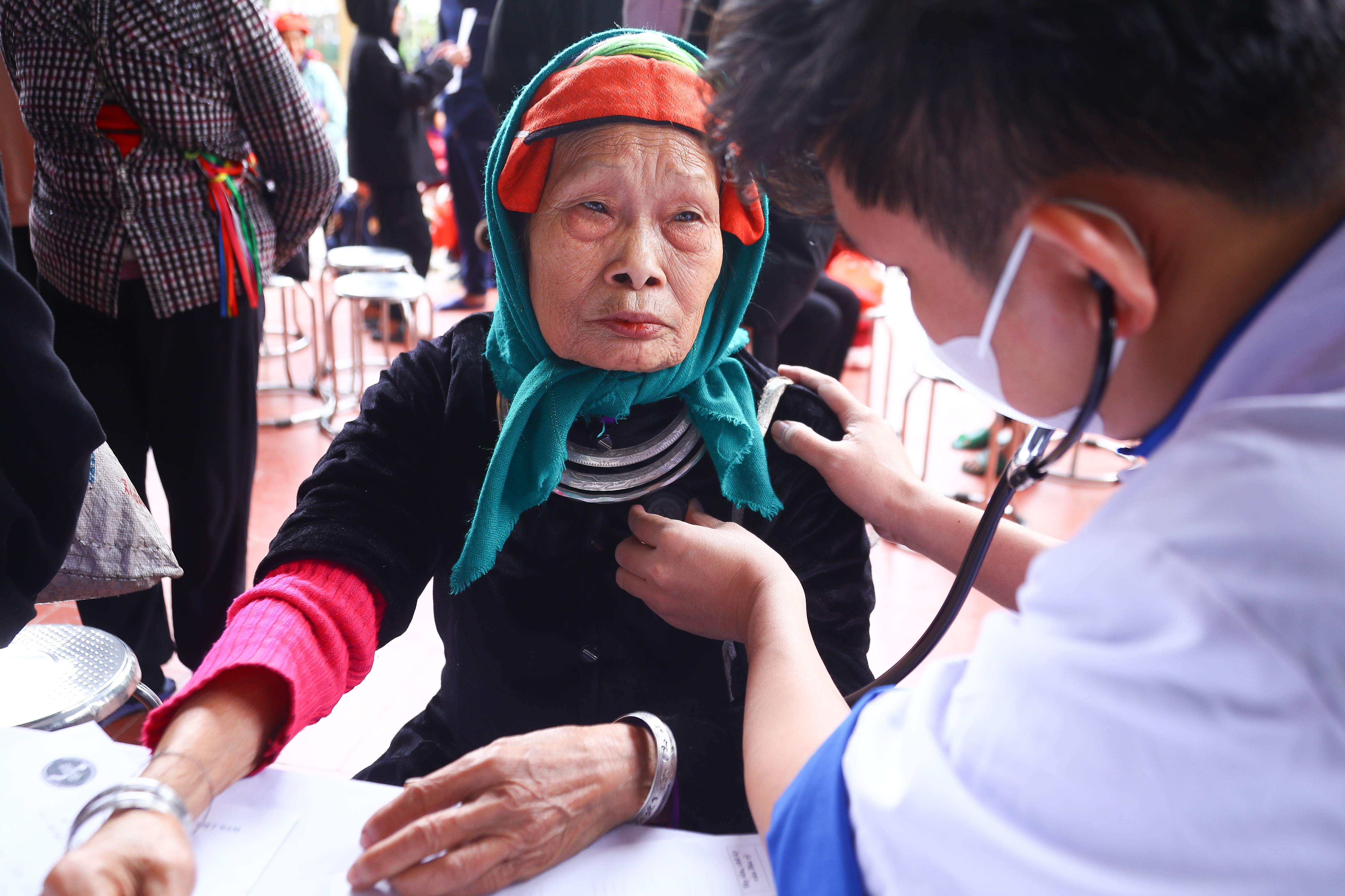 Hàng trăm người dân đồng bào Dao lần đầu tiếp cận y tế Trung ương