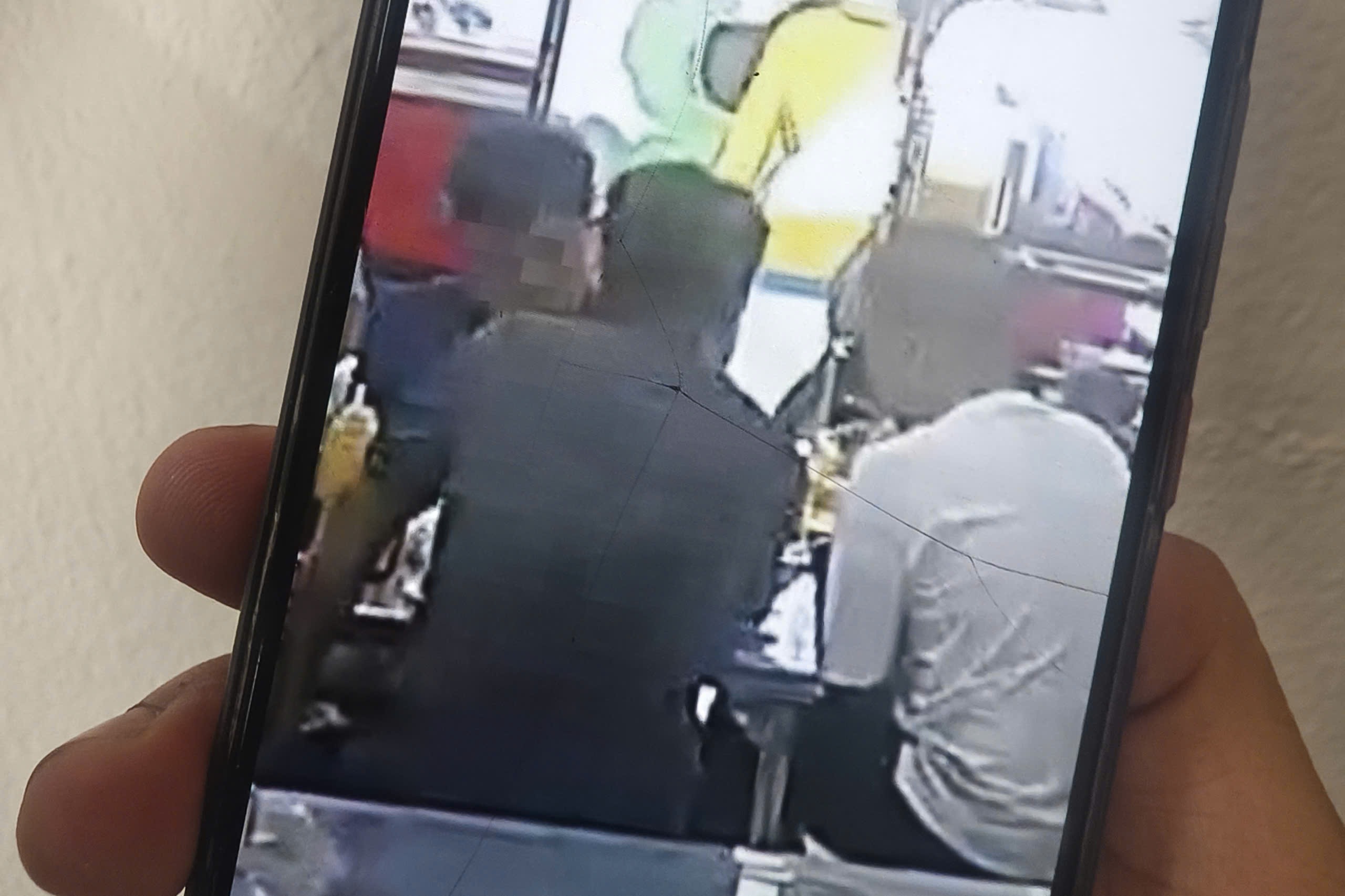 Xôn xao nhóm người đi ăn "quên" trả tiền 7 tô phở đặc biệt ở TPHCM