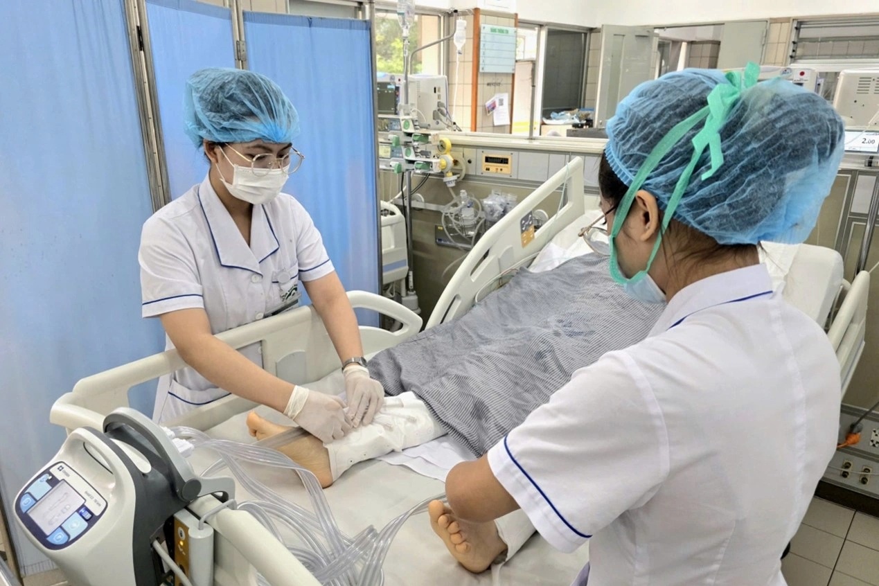 Hai nạn nhân vụ lật xe chở đoàn thiện nguyện vượt qua nguy kịch