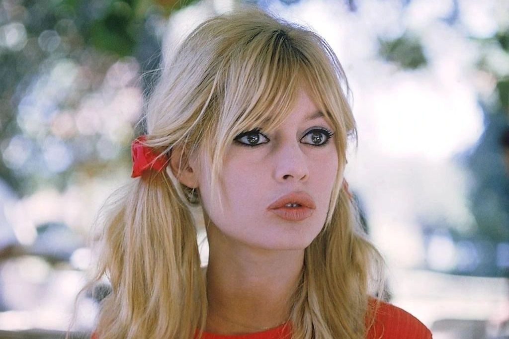 Vẻ đẹp của biểu tượng gợi cảm thách thức mọi chuẩn mực về sự nữ tính