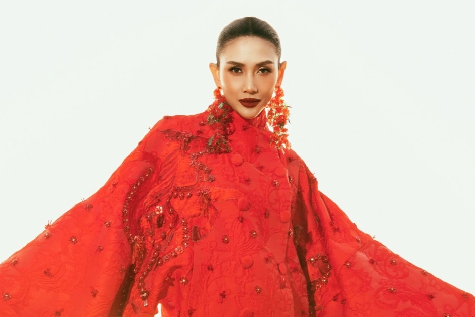 Siêu mẫu Võ Hoàng Yến khoe chân dài 1,1m, tỏa sáng trên sàn diễn Hong Kong