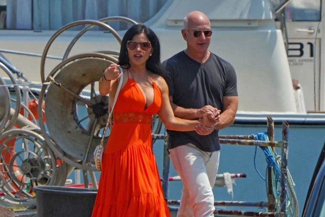 Tỷ phú Jeff Bezos, Leonardo DiCaprio đón năm mới ở điểm nghỉ dưỡng đắt giá