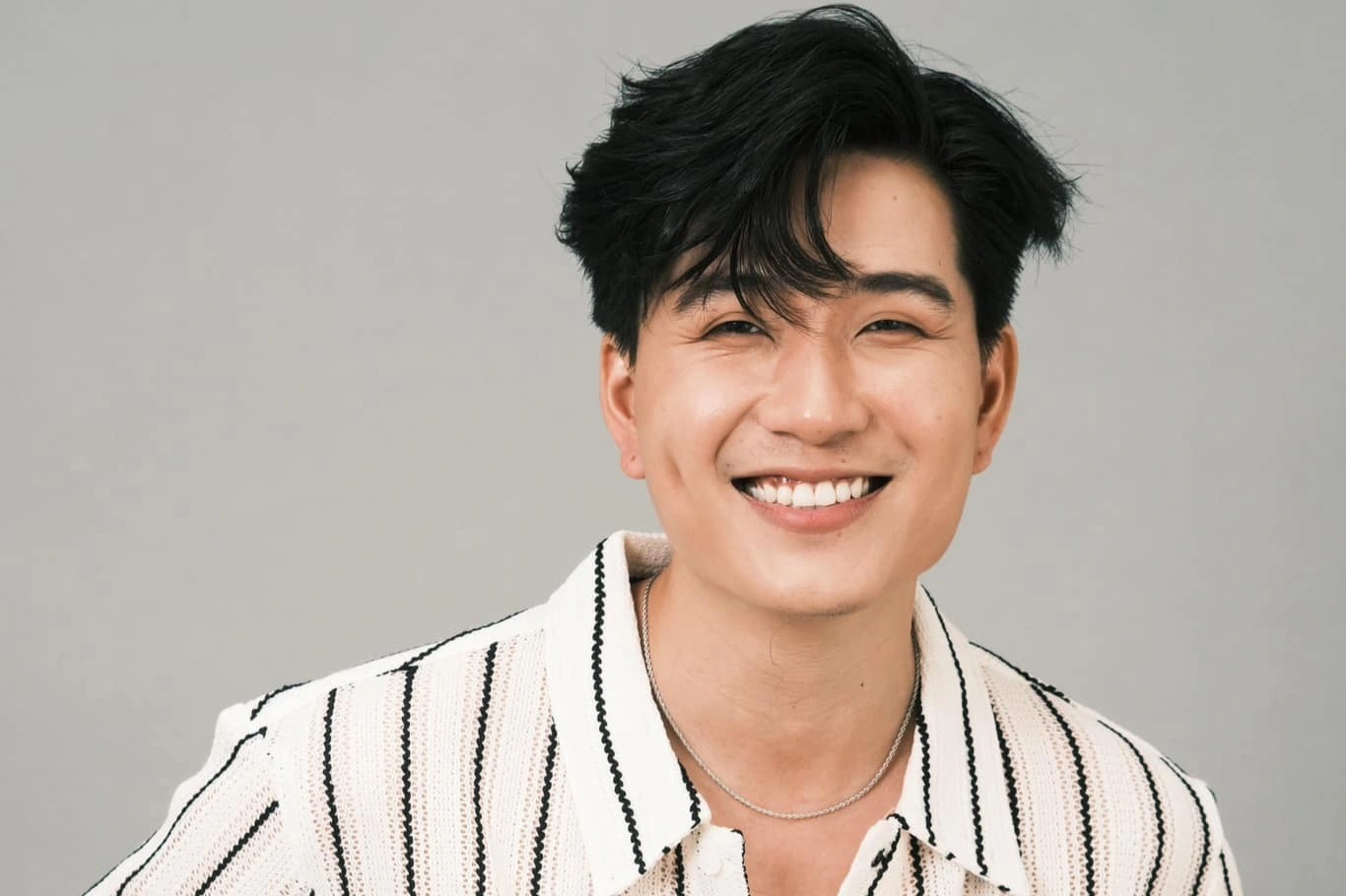 Điều ít biết về mỹ nam má lúm cao 1,82m "gây bão" phim Cách em 1 milimet