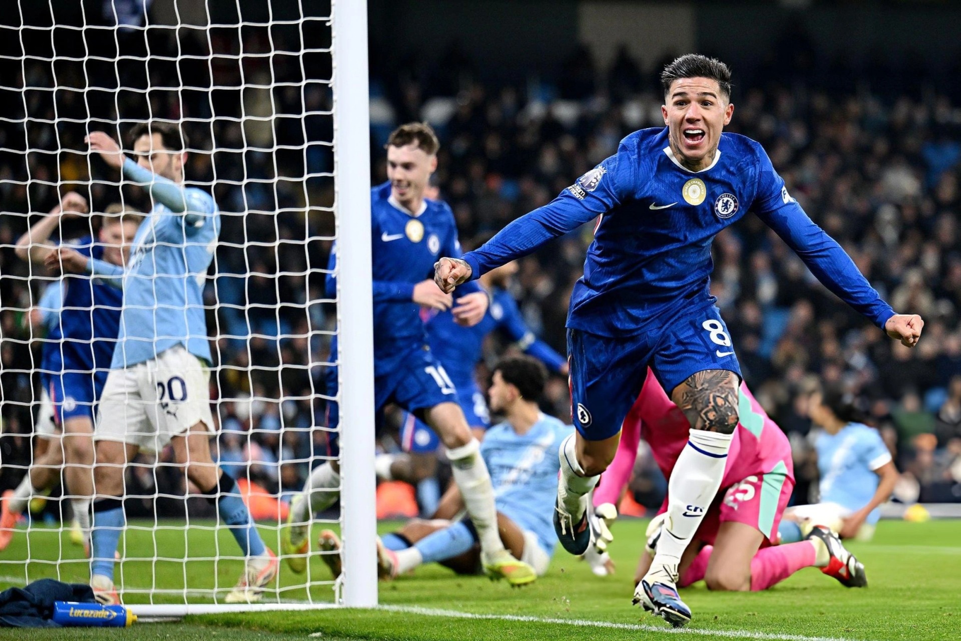 Man City tuột chiến thắng trước Chelsea ở phút bù giờ