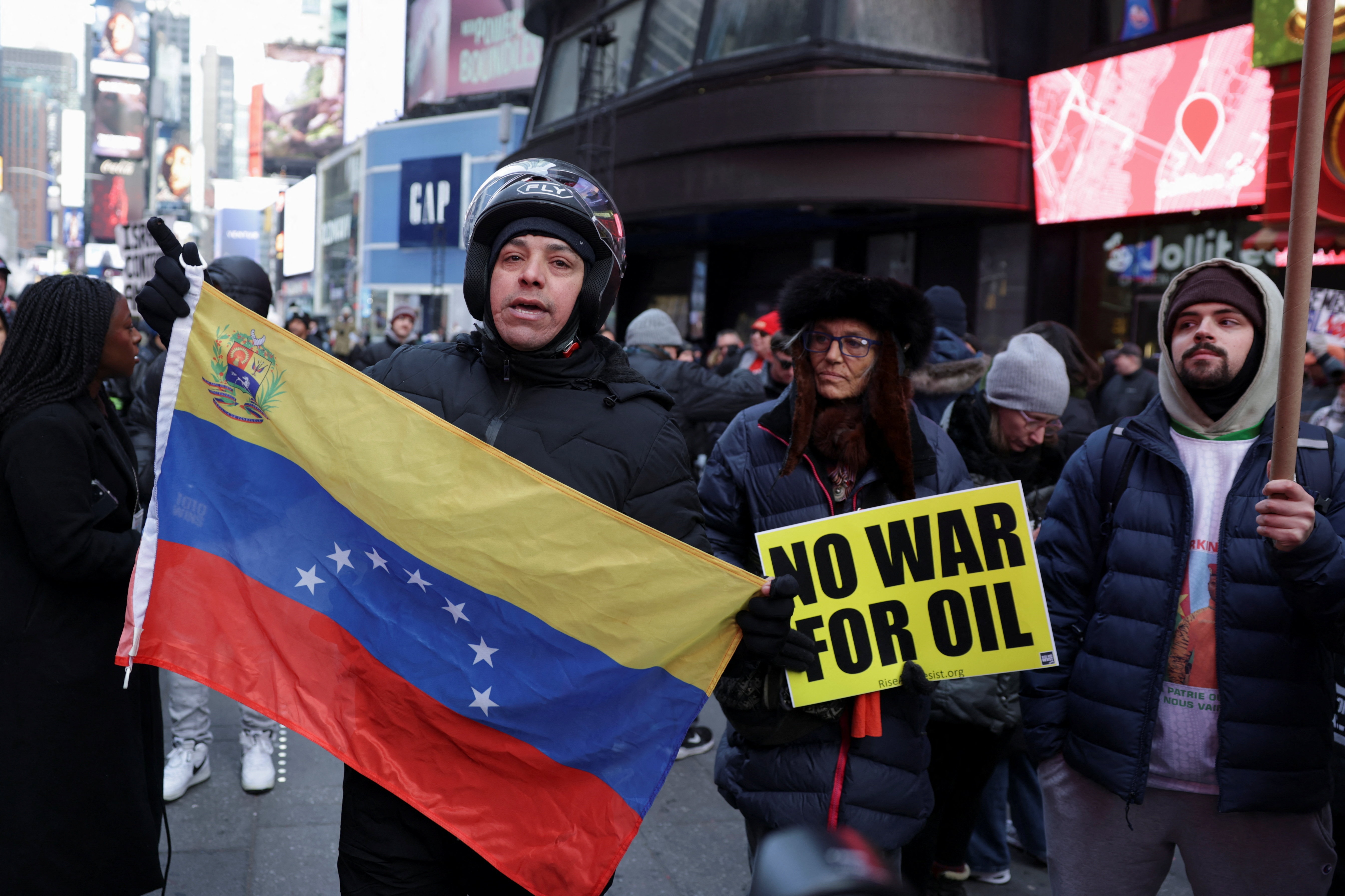 Người Mỹ xuống đường biểu tình phản đối can thiệp quân sự vào Venezuela