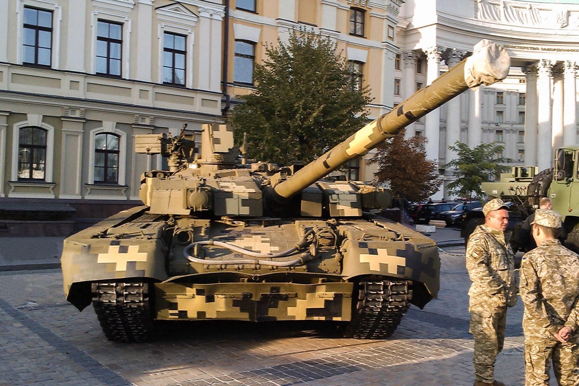 Xe tăng T-84 Ukraine: Tham vọng đè bẹp T-90 Nga nhưng số phận không như ý