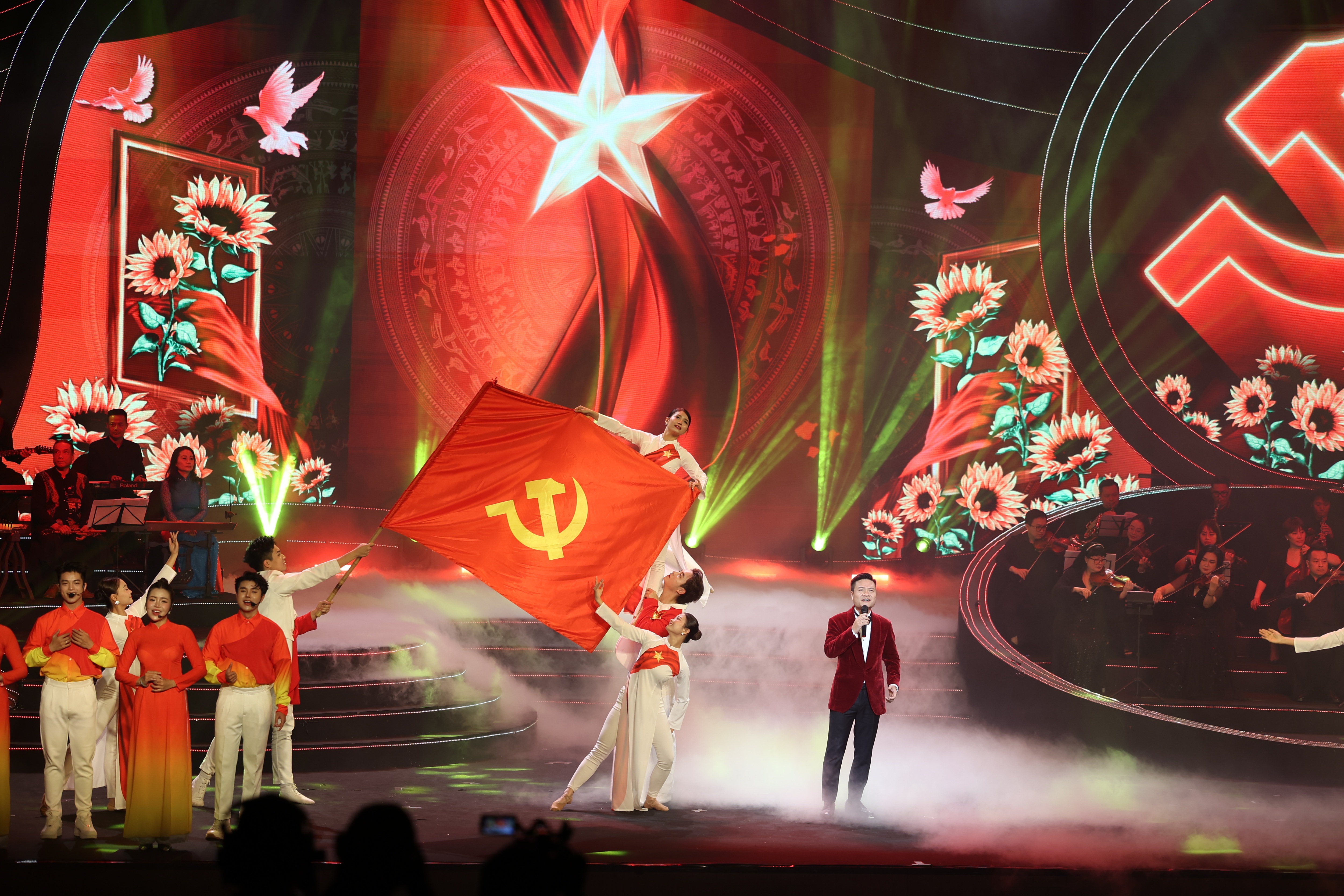 Đêm nhạc lan tỏa khát vọng cống hiến “Với Đảng vẹn toàn niềm tin yêu"